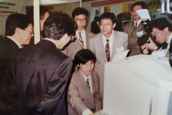 لیجون قبل از تولید گوشی شیائومی یه برنامه نویس بود